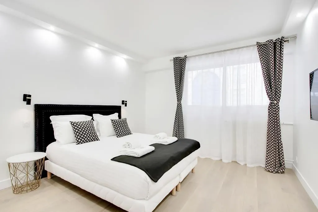 Apartment Trocadero/ Eiffel Tower - 3 Bedrooms- New! *